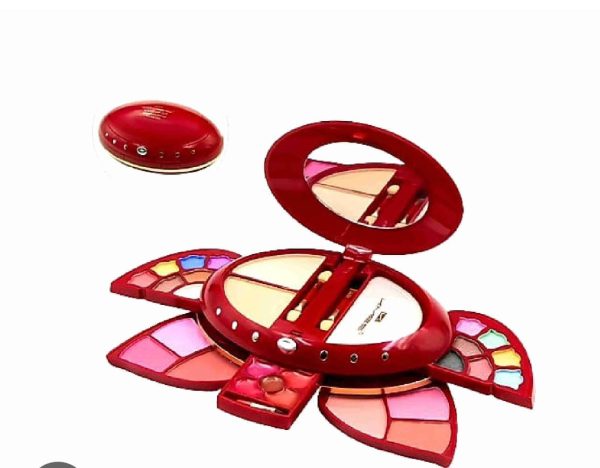 Best Makeup Kit Gift Set For Professionals / Makeup Kit Set