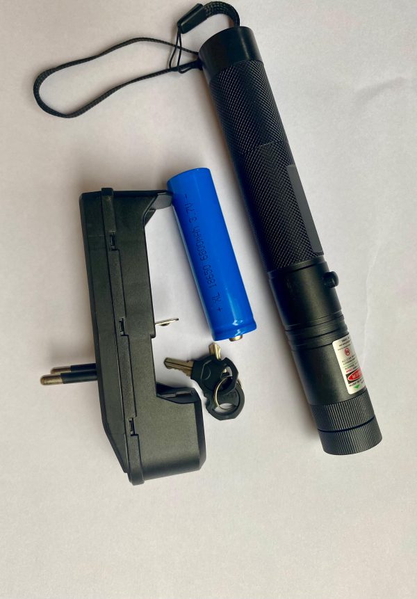 Jy-303 Green Laser Pointer – Rechargeable With Lock Key, Charger