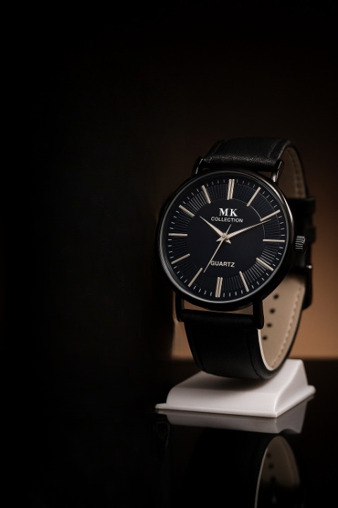 Modern Edge Black Leather Strap Watch – Sleek, Durable,